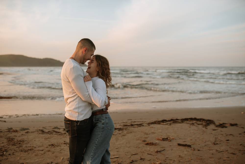 couple-embracing-on-beach